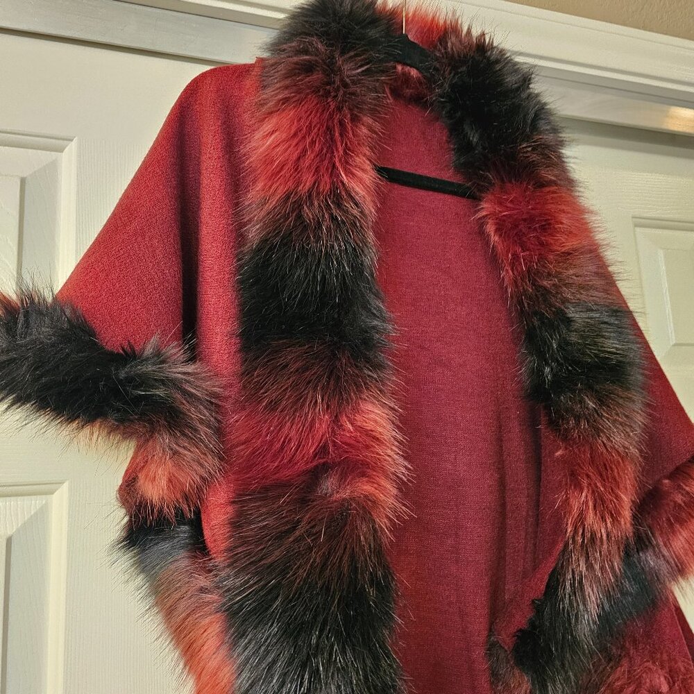 Faux Fur Poncho/Vest - Picture 2 of 6